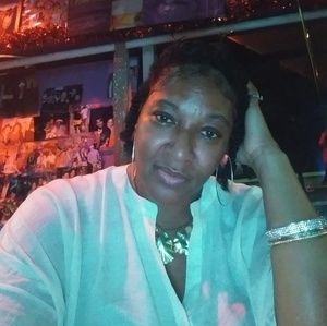 Meet your Posher, Deonca